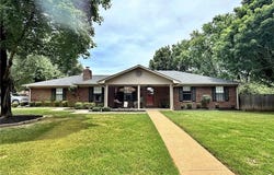911 E Hazel ST, Sallisaw, OK 74955