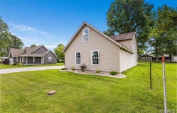 1002 E Mill Street, Staunton, IL 62088