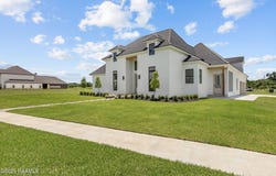 100 Trailing Oaks Drive, Youngsville, LA 70592