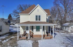 515 2nd Avenue, Ackley, IA 50601