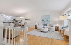 913 Carriage Lane, Chaska, MN 55318