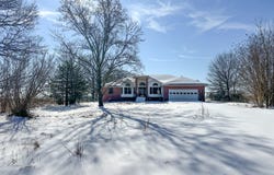 94 Copperhead Rd, Cave City, AR 72521