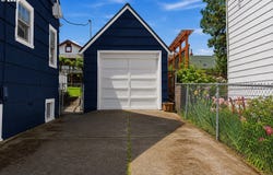 135 S 8TH St, StHelens, OR 97051