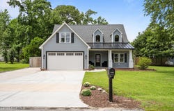 111 Fieldcrest Drive, Hampstead, NC 28443