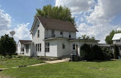 300 Holcomb, MILLEDGEVILLE, IL 61051