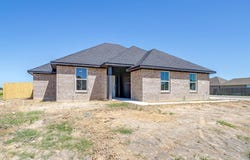 320 Cherry Point Drive, Palmer, TX 75152