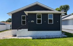 229 W Thomas Street, Roxana, IL 62084