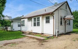 2408 SW J Street, CedarRapids, IA 52404