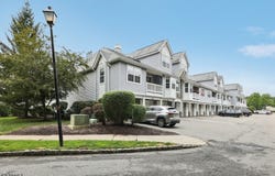 152 Whisper Way E, Roxbury Twp., NJ 07852-2127
