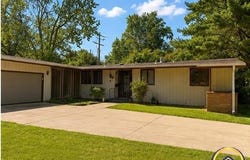 1601 SW 28th TER, Topeka, KS 66611