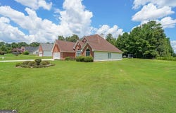 2051 Vintage Oaks, Loganville, GA 30052