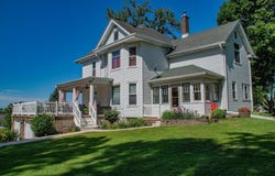 32 Alma Street, Benton, WI 53803-0000