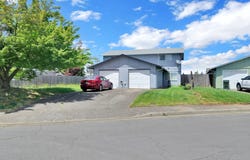 814/816 W QUINALT ST, Springfield, OR 97477
