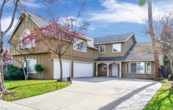 2034 Wrenwood Ave, Clovis, CA 93611