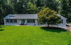 302 Hawthorne Ave, KILMARNOCK, VA 22482