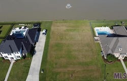 2688 Lake Perique Dr, Paulina, LA 70763
