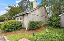 217 River Place 2, Jackson, MS 39211