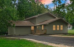1014 E 63rd Place, Merrillville, IN 46410