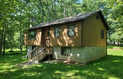 153 Deer Trail Drive, Hawley, PA 18428