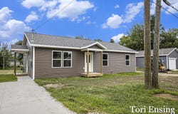 1113 E Pearl Street, Greenville, MI 48838