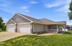 904 NE Cresent View Drive, Cedar Rapids, IA 52402