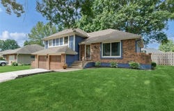 604 SE Richardson Place, Lee's Summit, MO 64063