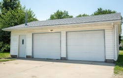 204 3rd Ave NW, Waverly, IA 50677
