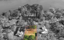 2013 W Lake Dr, Gladewater, TX 75647