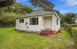 325 1ST St SW, Bandon, OR 97411