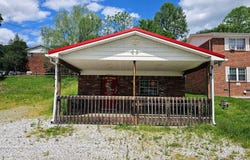 610 C Cross Lanes Dr, Nitro, WV 25143