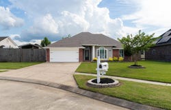 123 Chartres Court, Laplace, LA 70068
