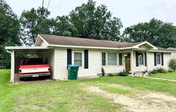 511 E Pine St, Atmore, AL 36502