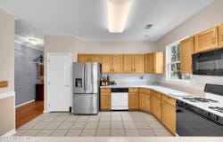 31 Goldenedge Way, Lakewood, NJ 08701