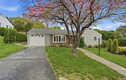 13 Garden Drive, Lincoln, RI 02865