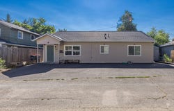 858 E 9th Street, Medford, OR 97504