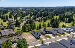 2242 NW Victoria DR, McMinnville, OR 97128