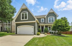 9729 PRAIRIE CREEK Road, Lenexa, KS 66220