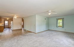 610 7th Ave, BellePlaine, IA 52208