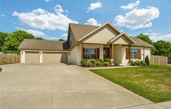 142  N Sheep Dog  AVE, Farmington, AR 72730