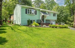 32 Eugene Rd, Hopatcong Boro, NJ 07843-1634