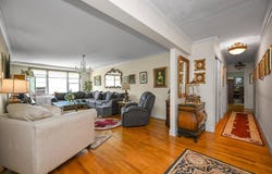 211-40 18th Ave, Bayside, NY 11360