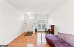28 HAWKSWELL CIRCLE, ORELAND, PA 19075