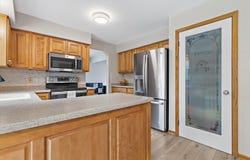 W163n10515 Ridgeview Ln, Germantown, WI 53022