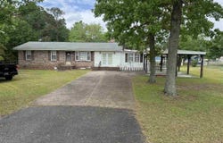 1816 Southern Acres Loop, Dillon, SC 29536