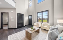 8617 W Shoreline Pl, Sioux Falls, SD 57107