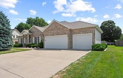 114 Heatherstone Dr, Chatham, IL 62629