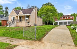 7118 Mcpherson Blvd, Point Breeze, PA 15208
