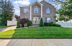 696 Hewlett Street, Franklin Square, NY 11010