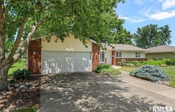 811 VIRGINIA Avenue, Taylorville, IL 62568