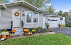 402 Birchwood Boulevard, Baldwinsville, NY 13027